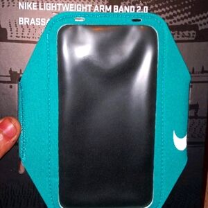 Nike lightweight armband 2.0